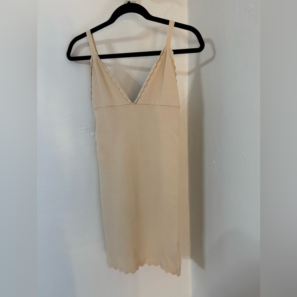 Missguided — Beige bodycon mini dress